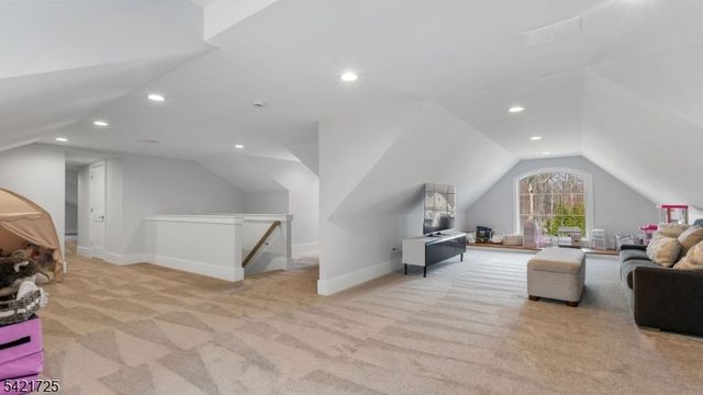 7 Woodcrest Rd, Florham Park Boro, NJ 07932