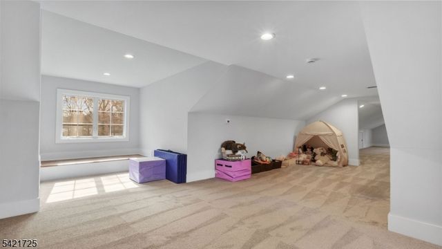 7 Woodcrest Rd, Florham Park Boro, NJ 07932