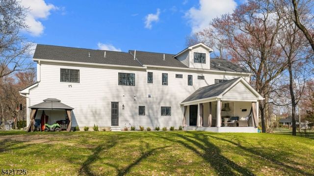 7 Woodcrest Rd, Florham Park Boro, NJ 07932