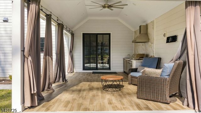 7 Woodcrest Rd, Florham Park Boro, NJ 07932