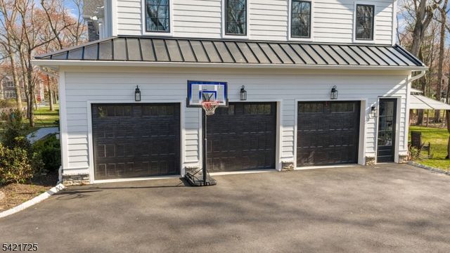 7 Woodcrest Rd, Florham Park Boro, NJ 07932