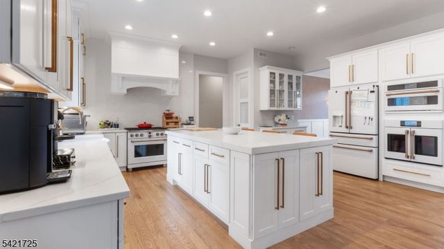 7 Woodcrest Rd, Florham Park Boro, NJ 07932