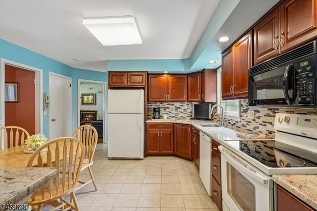 25 MANCHESTER DRIVE, Westfield Town, NJ 07090