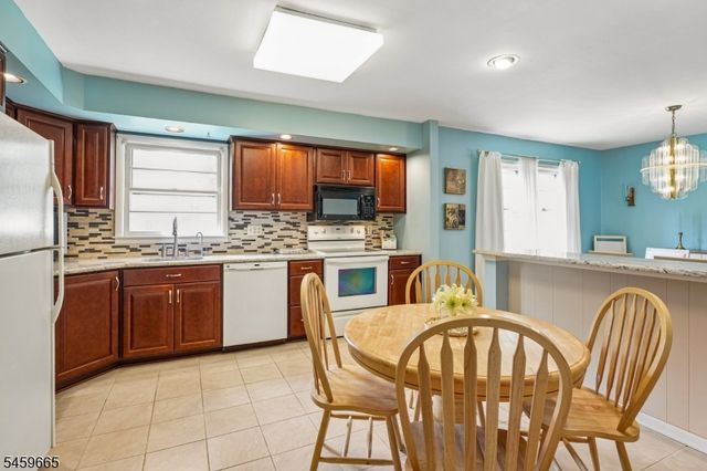 25 MANCHESTER DRIVE, Westfield Town, NJ 07090