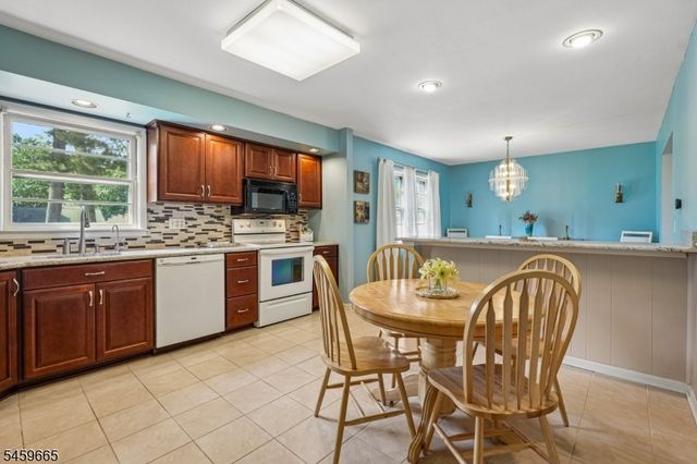 25 MANCHESTER DRIVE, Westfield Town, NJ 07090