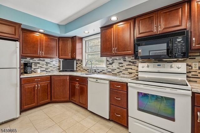 25 MANCHESTER DRIVE, Westfield Town, NJ 07090