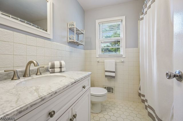 25 MANCHESTER DRIVE, Westfield Town, NJ 07090