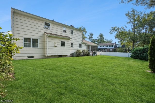25 MANCHESTER DRIVE, Westfield Town, NJ 07090