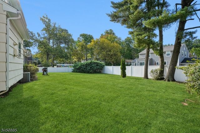 25 MANCHESTER DRIVE, Westfield Town, NJ 07090