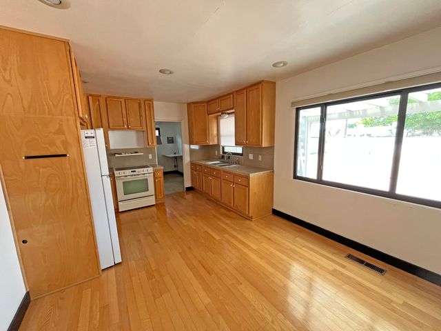 315 Manzano Street NE, Albuquerque, NM 87108