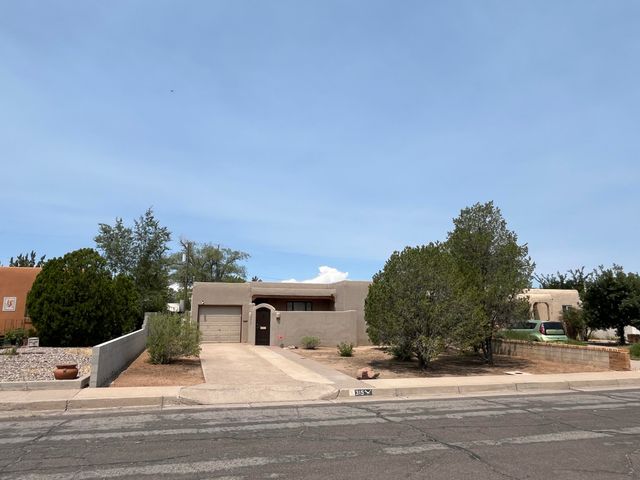315 Manzano Street NE, Albuquerque, NM 87108