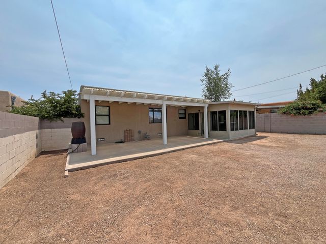 315 Manzano Street NE, Albuquerque, NM 87108