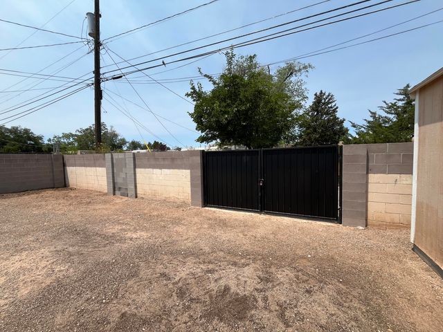 315 Manzano Street NE, Albuquerque, NM 87108