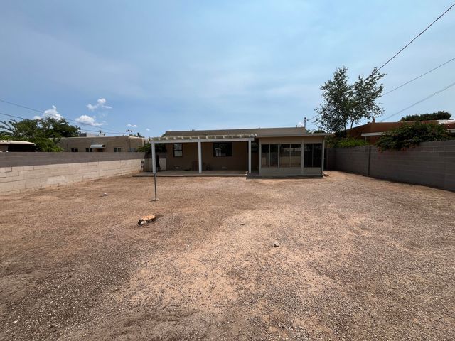 315 Manzano Street NE, Albuquerque, NM 87108