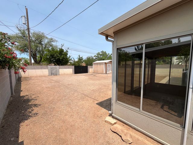 315 Manzano Street NE, Albuquerque, NM 87108