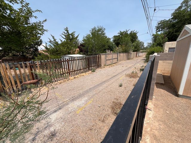 315 Manzano Street NE, Albuquerque, NM 87108