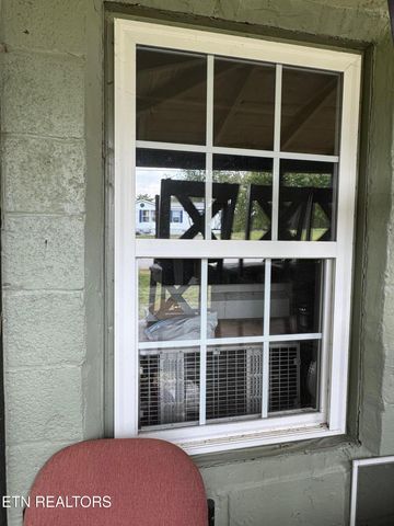 210 Woodlawn Ave, Jamestown, TN 38556