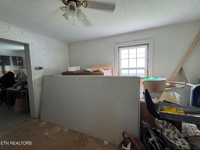 210 Woodlawn Ave, Jamestown, TN 38556