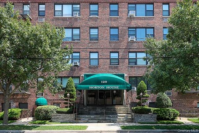 120 Horton Highway c2, Mineola, NY 11501