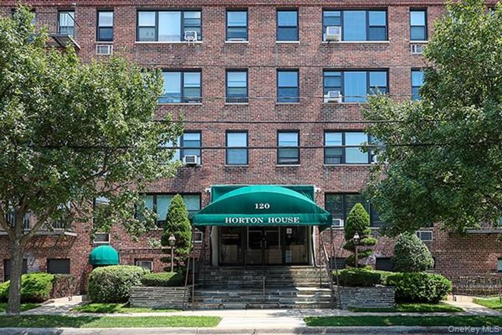 120 Horton Highway c2, Mineola, NY 11501 — photo 2