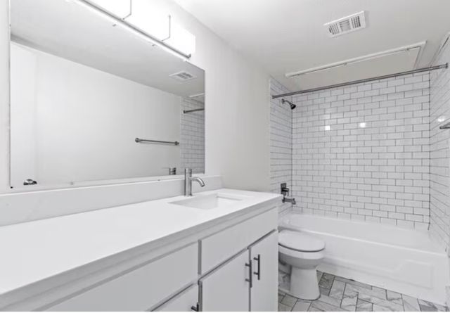 2211 S Vernon Avenue 219, Dallas, TX 75224