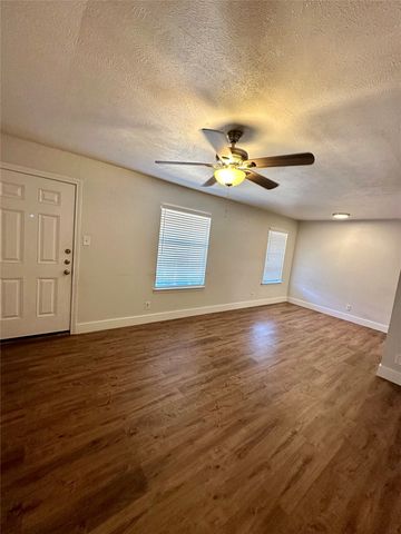 2211 S Vernon Avenue 219, Dallas, TX 75224