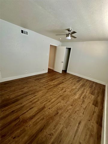 2211 S Vernon Avenue 219, Dallas, TX 75224