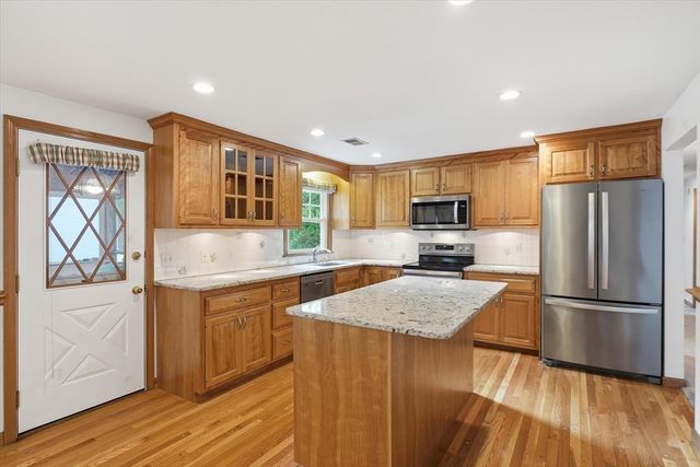 6 Childs Circle, Framingham, MA 01701