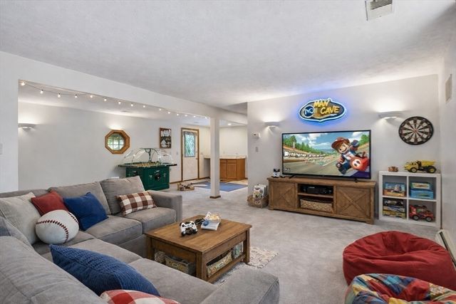 6 Childs Circle, Framingham, MA 01701