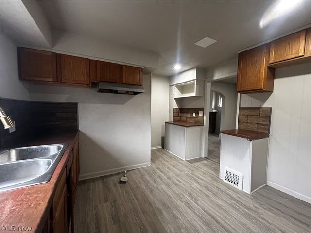 12609 Dove Avenue, Cleveland, OH 44105