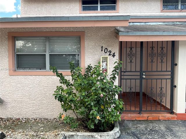 1024 W 79th St 1024, Hialeah, FL 33014