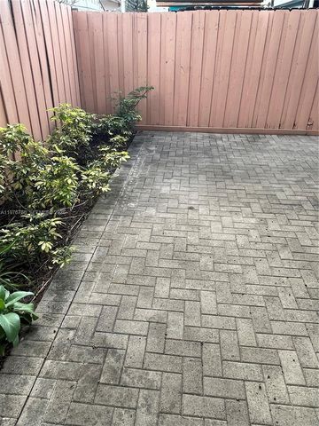 1024 W 79th St 1024, Hialeah, FL 33014