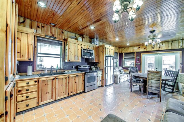 13134 La Hwy 3235, Larose, LA 70373