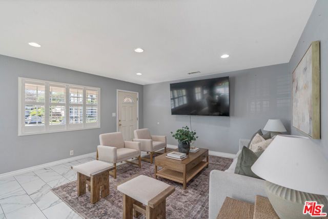 7500 Lubao Avenue, Winnetka (los Angeles), CA 91306