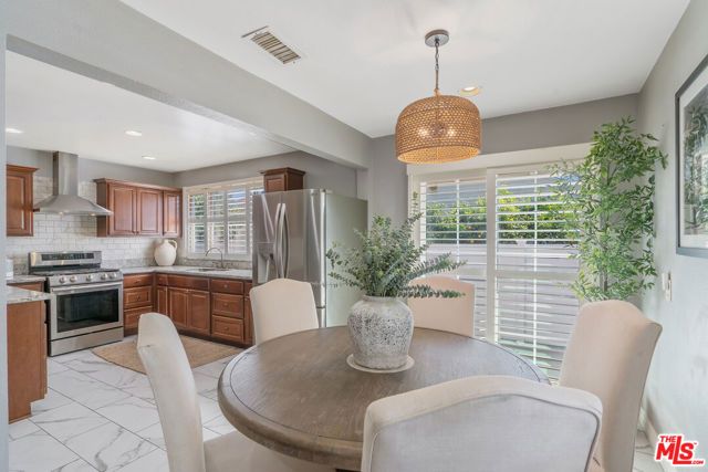 7500 Lubao Avenue, Winnetka (los Angeles), CA 91306