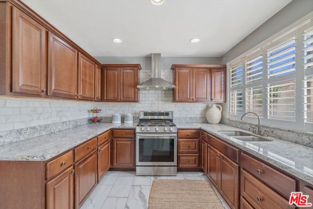 7500 Lubao Avenue, Winnetka (los Angeles), CA 91306