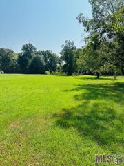 27162 Hagen Dr, Slaughter, LA 70777