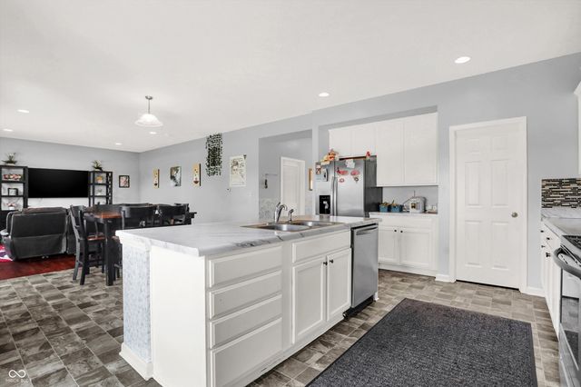 180 Blue Lace Drive, Whiteland, IN 46184