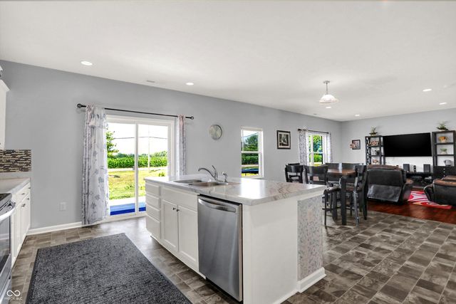 180 Blue Lace Drive, Whiteland, IN 46184
