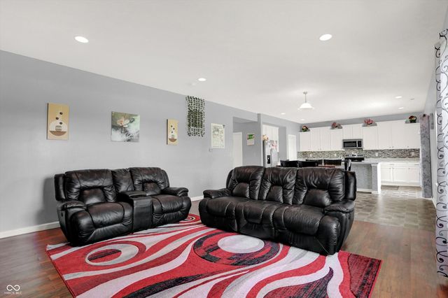 180 Blue Lace Drive, Whiteland, IN 46184