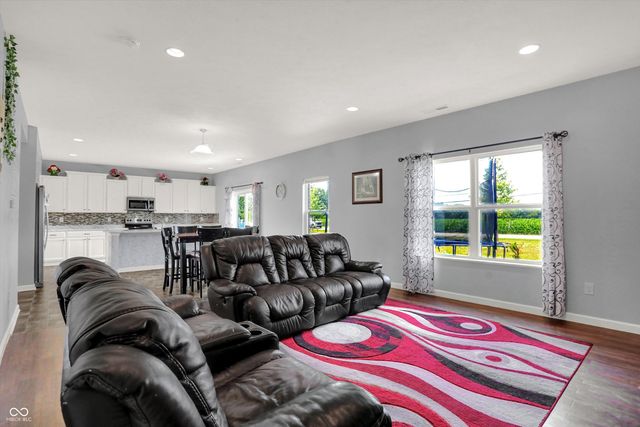 180 Blue Lace Drive, Whiteland, IN 46184