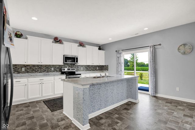 180 Blue Lace Drive, Whiteland, IN 46184