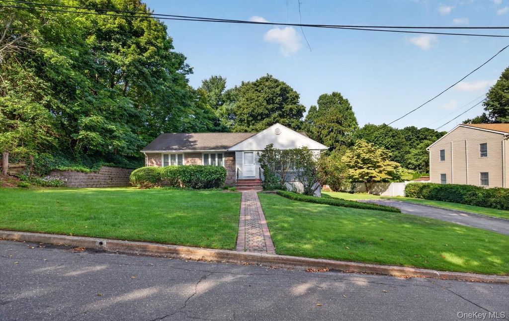 31 Francis Terrace, Glen Cove, NY 11542 — exterior