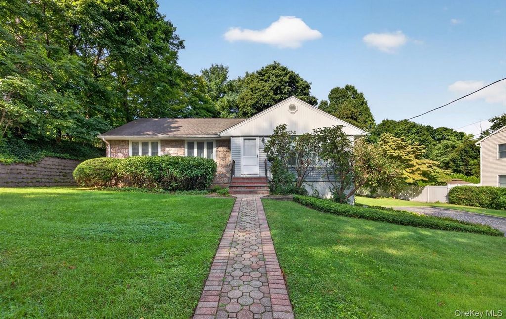 31 Francis Terrace, Glen Cove, NY 11542 — photo 3