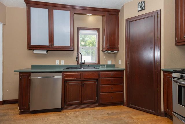 1585 COLD SPRING ROAD, Neenah, WI 54956