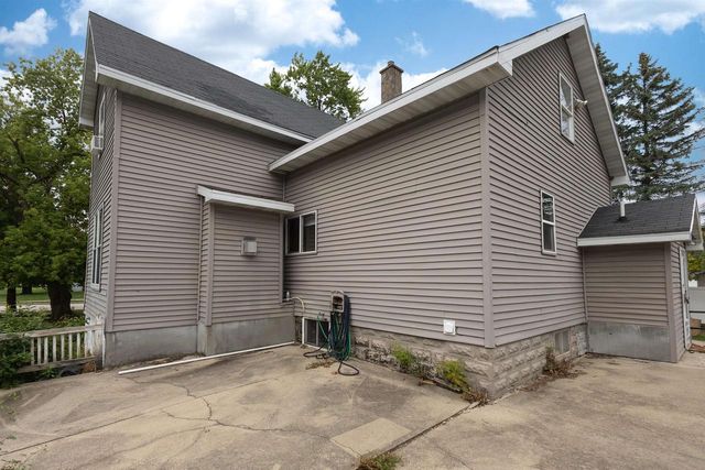 1585 COLD SPRING ROAD, Neenah, WI 54956