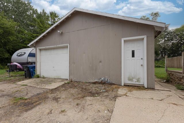 1585 COLD SPRING ROAD, Neenah, WI 54956