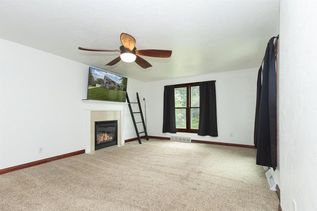 1585 COLD SPRING ROAD, Neenah, WI 54956