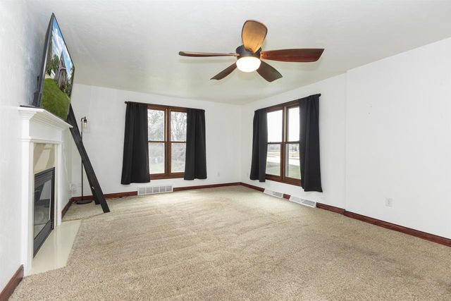 1585 COLD SPRING ROAD, Neenah, WI 54956