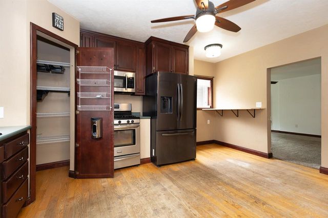 1585 COLD SPRING ROAD, Neenah, WI 54956